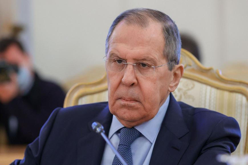 Lavrov varuje před „novou světovou válkou“, Rusko by rádo zprostředkovalo jednání