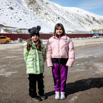 „Lidé se bojí vyjít do ulic.“ Svědectví Íránců na hranici s Tureckem