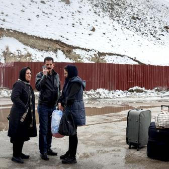 „Lidé se bojí vyjít do ulic.“ Svědectví Íránců na hranici s Tureckem