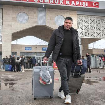 „Lidé se bojí vyjít do ulic.“ Svědectví Íránců na hranici s Tureckem