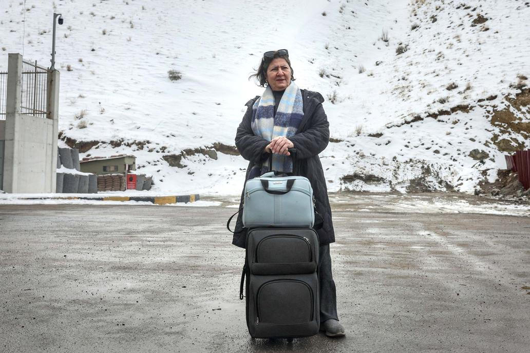 „Lidé se bojí vyjít do ulic.“ Svědectví Íránců na hranici s Tureckem