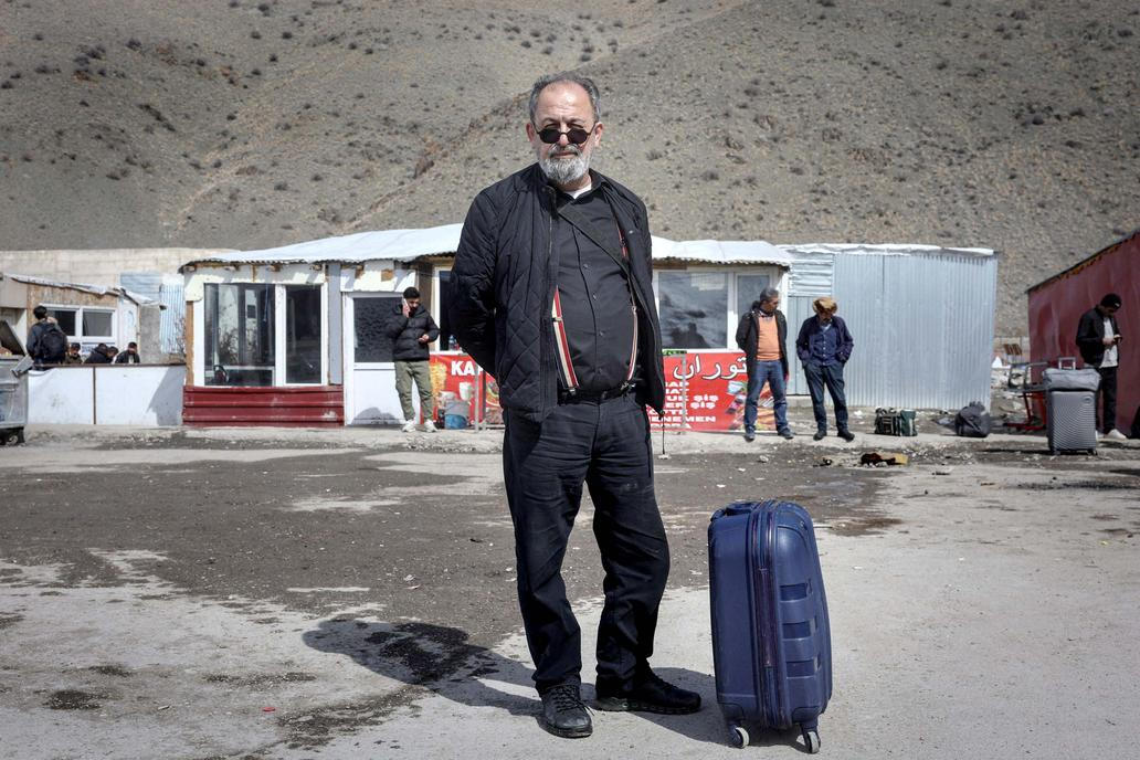 „Lidé se bojí vyjít do ulic.“ Svědectví Íránců na hranici s Tureckem