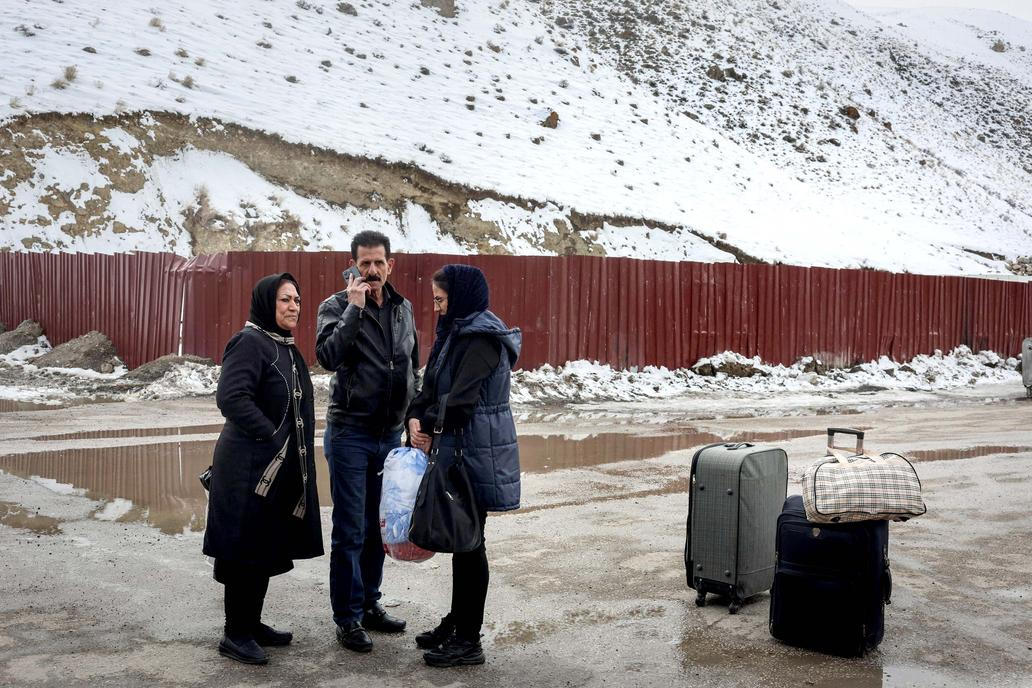 „Lidé se bojí vyjít do ulic.“ Svědectví Íránců na hranici s Tureckem