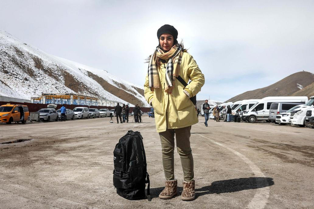 „Lidé se bojí vyjít do ulic.“ Svědectví Íránců na hranici s Tureckem