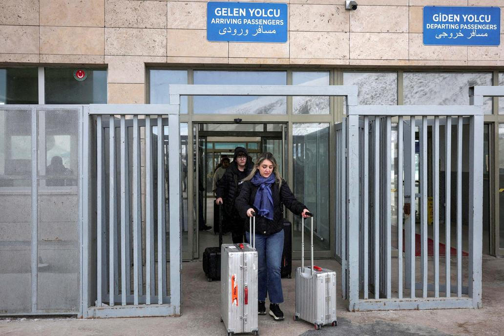 „Lidé se bojí vyjít do ulic.“ Svědectví Íránců na hranici s Tureckem