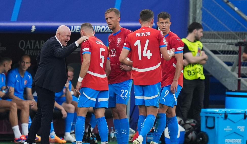 Miroslav Koubek mohl vést Česko už na Euru 2024. Jenže přednost dostal Ivan Hašek a u týmu zůstal i přes neúspěch na šampionátu. Skončil až po ostudě s Faerskými ostrovy - a šanci dostává Koubek až nyní.