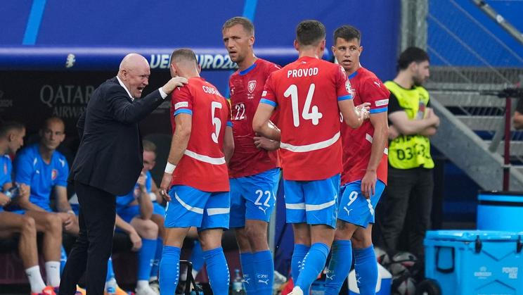 Miroslav Koubek mohl vést Česko už na Euru 2024. Jenže přednost dostal Ivan Hašek a u týmu zůstal i přes neúspěch na šampionátu. Skončil až po ostudě s Faerskými ostrovy - a šanci dostává Koubek až nyní.