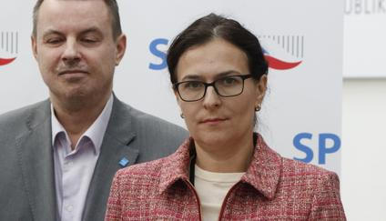 Poslankyně Svobodných Markéta Šichtařová na tiskové konferenci 10. března 2026. Šichtařová je členkou klubu SPD, protože Svobodní šli do voleb na kandidátce SPD.