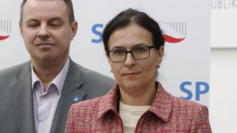 Poslankyně Svobodných Markéta Šichtařová na tiskové konferenci 10. března 2026. Šichtařová je členkou klubu SPD, protože Svobodní šli do voleb na kandidátce SPD.