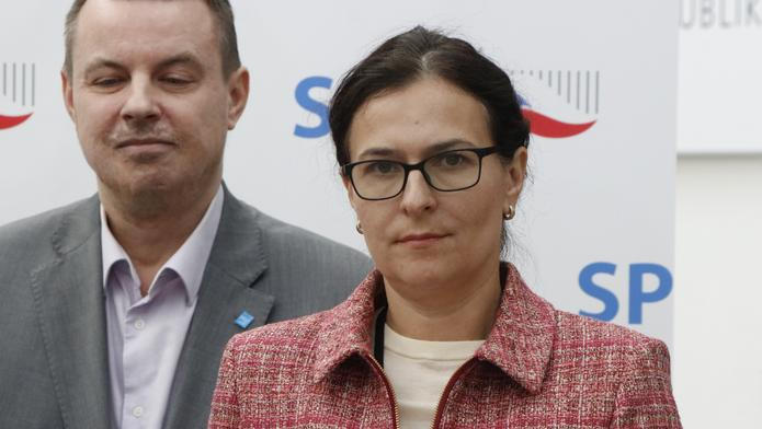 Poslankyně Svobodných Markéta Šichtařová na tiskové konferenci 10. března 2026. Šichtařová je členkou klubu SPD, protože Svobodní šli do voleb na kandidátce SPD.