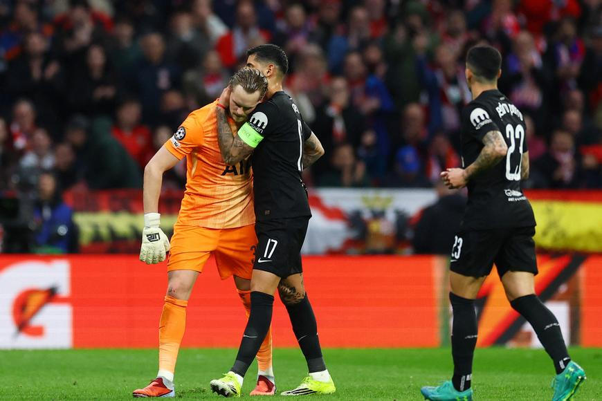 Debut Kinského skončil nevídanou potupou. Kouč Tottenhamu ho stáhl již po 17 minutách