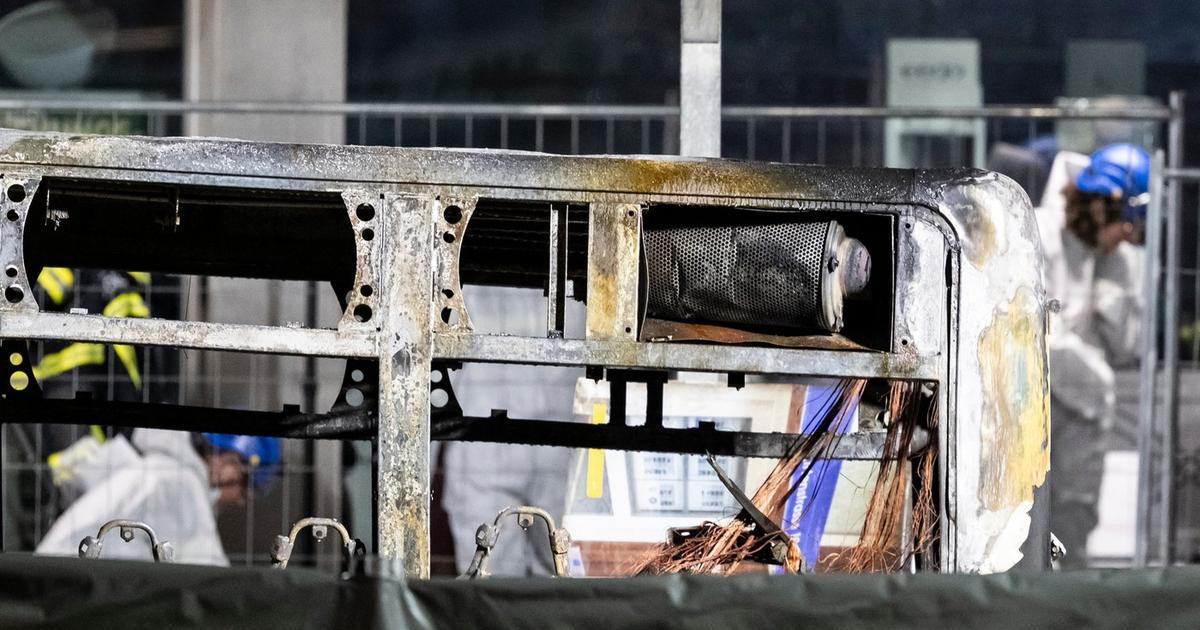 Požár autobusu ve Švýcarsku si vyžádal nejméně šest obětí