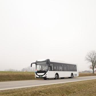 Kromě Českých Budějovic se už před tím testoval Ikarus 120e v Brně.