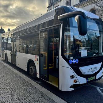 Tamní dopravní podnik v něm vozil zaměstnance pracující na projektu Nová Zbrojovka.