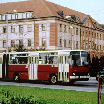 Nejznámějším Ikarusem v Česku je kloubový typ 280, který třeba v Českých Budějovicích jezdil do roku 1999 a v Brně ještě na začátku nového milénia.