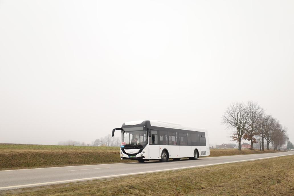 Kromě Českých Budějovic se už před tím testoval Ikarus 120e v Brně.