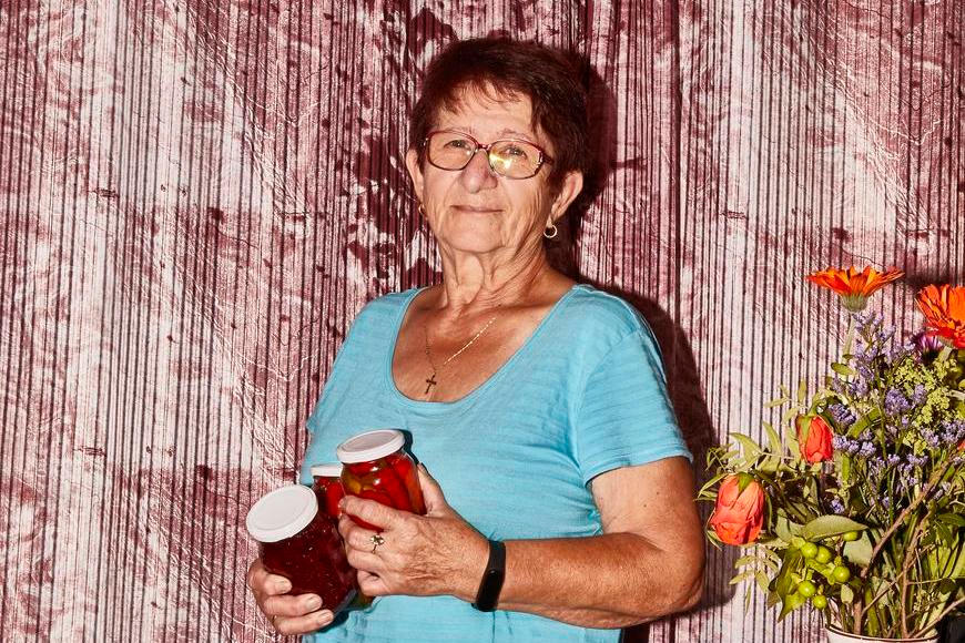 Bůh je okurka? Češka dobyla New York s „biblí“ o zavařování, kterou doma nikdo nechtěl