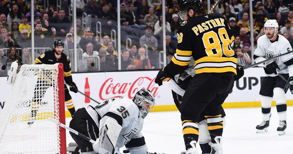 Pastrňák poslal parádní přihrávku, parťák rozhodl prodloužení. Nečas válí dál