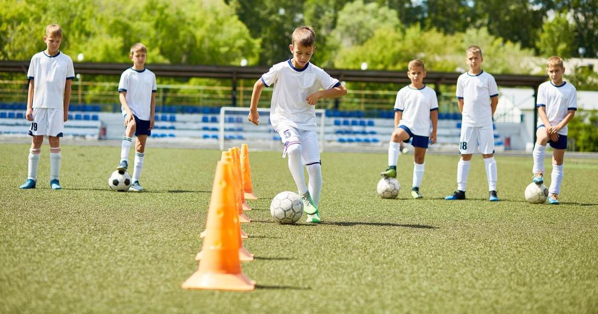 Sport je důležitý pomocník teenagerů proti emočním potížím. Fyzická aktivita není totéž