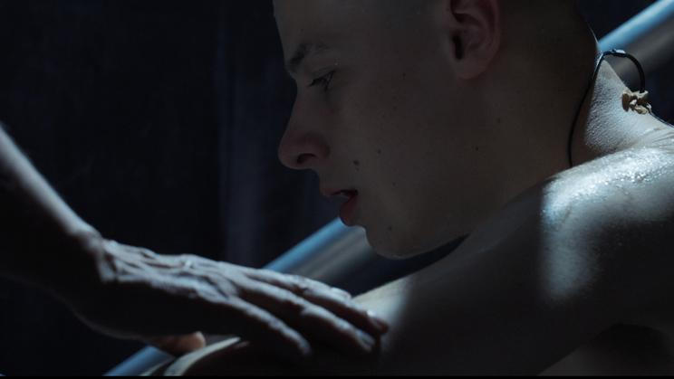 Dokumentární snímek Tak to mělo bejt vypráví příběh mladého maďarského rappera, který si říká Pogány Induló.