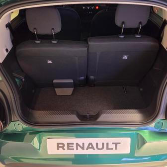 260 až 360 litrů podle polohy zadních sedadel. Kufr Twinga nepotěší nakládací hranou, ale potěší širokým vstupem.