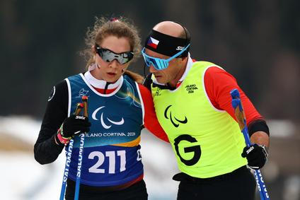 Simona Bubeníčková  v doprovodu traséra Davida Šrůtka