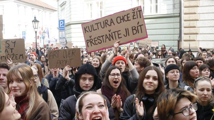 Demonstrace proti škrtům v kultuře se účastnil také známý herec a režisér Martin Myšička.