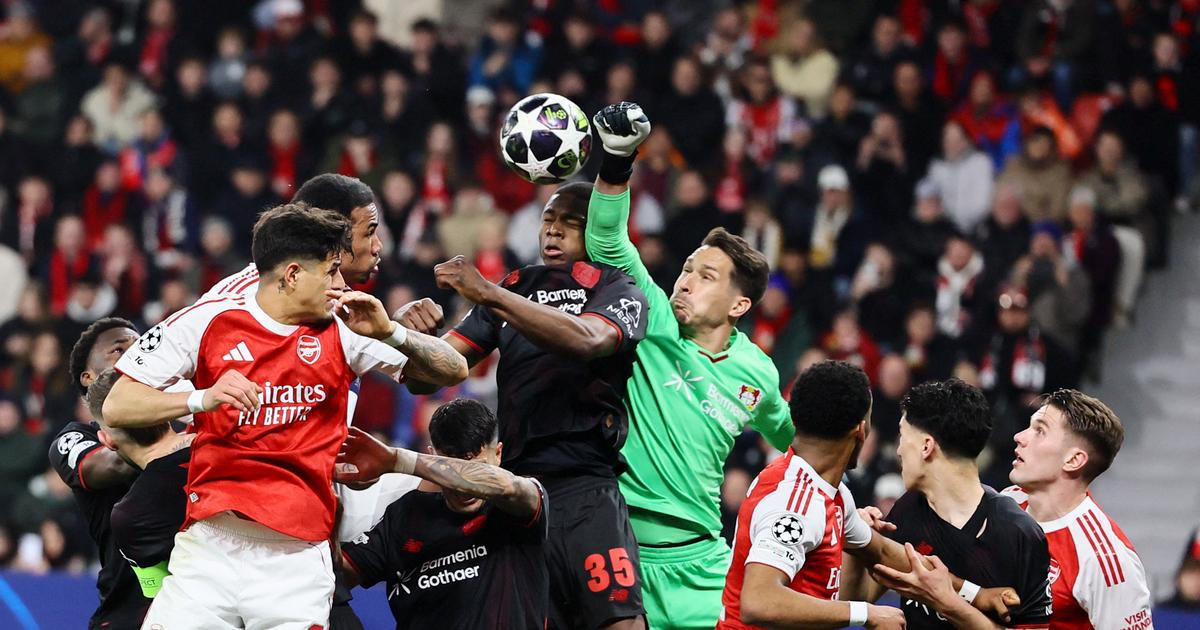 Arsenal byl kousek od první porážky. Zachránila ho penalta v závěru