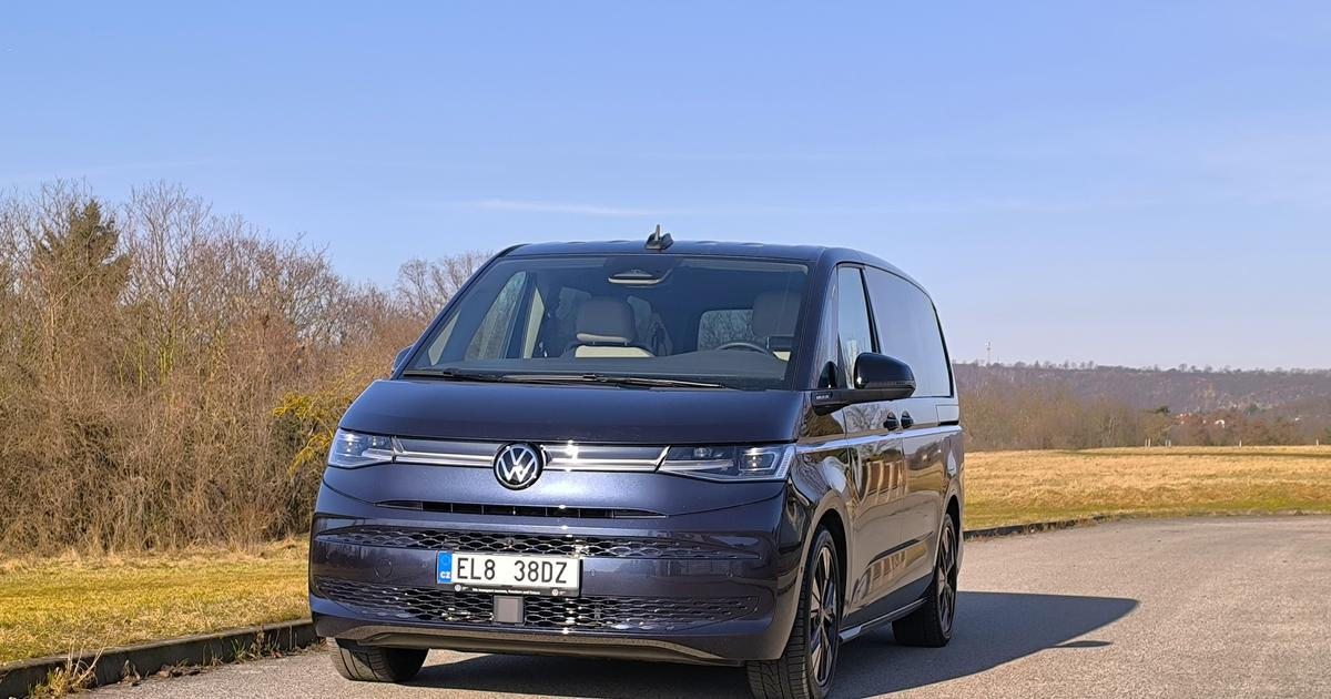 Není to už moc? VW Multivan s dobíjecím kabelem a pohonem všech kol je cenový skokan