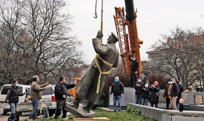 Koněvův pomník stál na náměstí Interbrigády v Bubenči od roku 1980. Praha 6 ho nechala odstranit v dubnu 2020, protože byl častým terčem vandalů. Proti odstranění byli komunisté a Rusko.