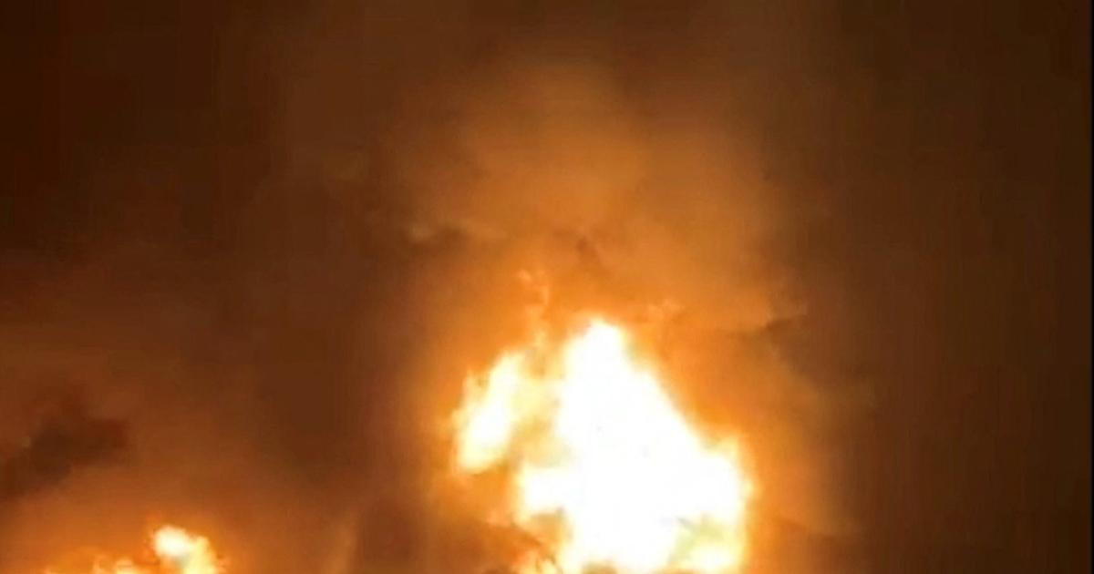 „Ani litr ropy USA a sionistům.“ Írán zasáhl dva tankery, ropa prudce zdražuje 