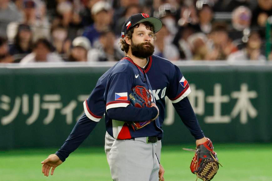 „Postavte mu sochu." Týpka z Ostravy doma neznají, v Asii mu loučení mapoval Netflix