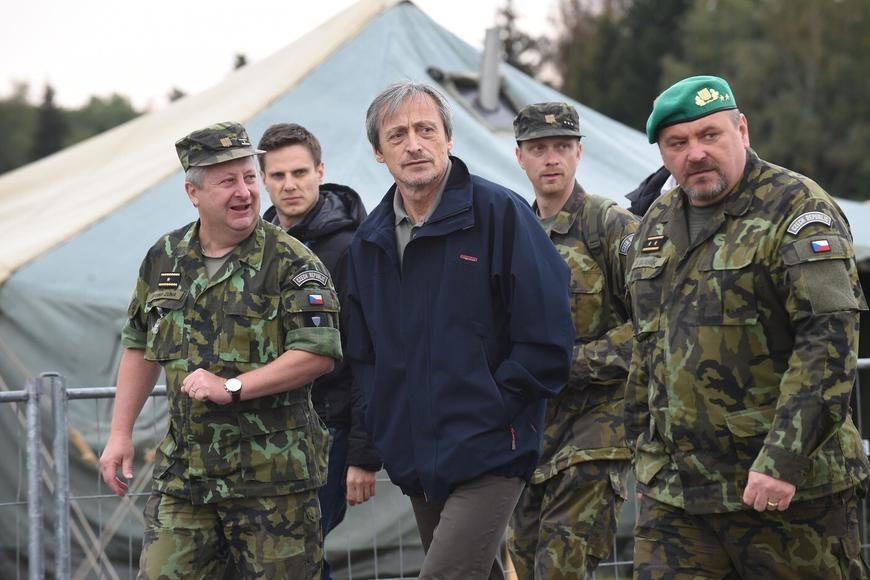 Staří známí. Zbrojení ministerstva obrany povede bývalý Zůnův kolega