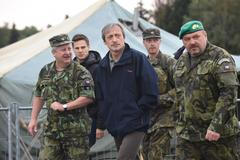 Jaromír Zůna, Martin Stropnický a Ján Gurník (úplně vpravo) na fotce z roku 2015.