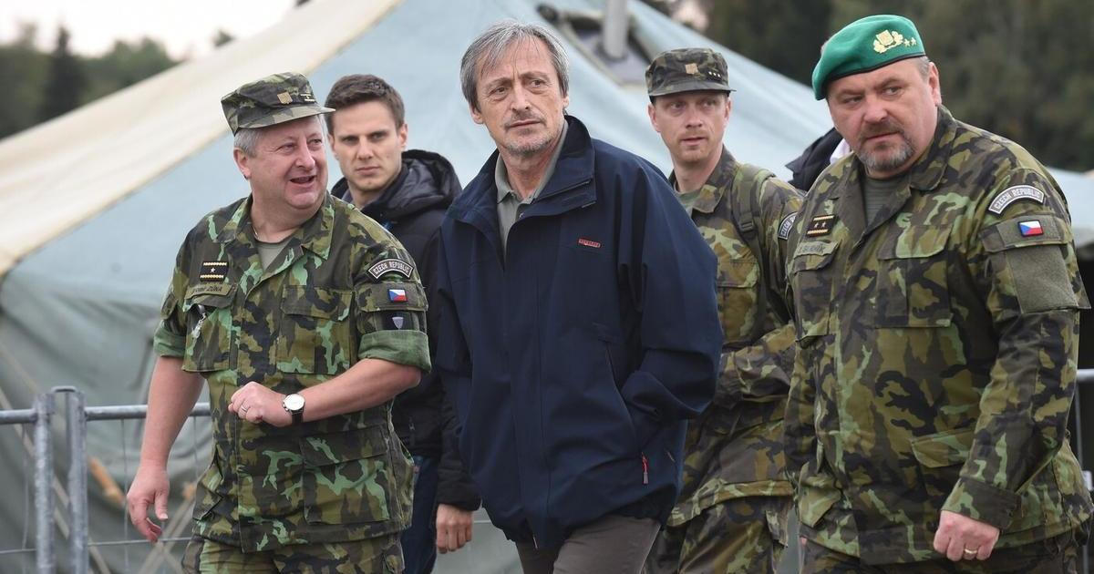 Staří známí. Zbrojení ministerstva obrany povede bývalý Zůnův kolega