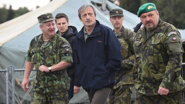 Jaromír Zůna, Martin Stropnický a Ján Gurník (úplně vpravo) na fotce z roku 2015.