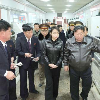 Přesná muška Kim Čong‑una: nástupkyně se učí od nejlepšího