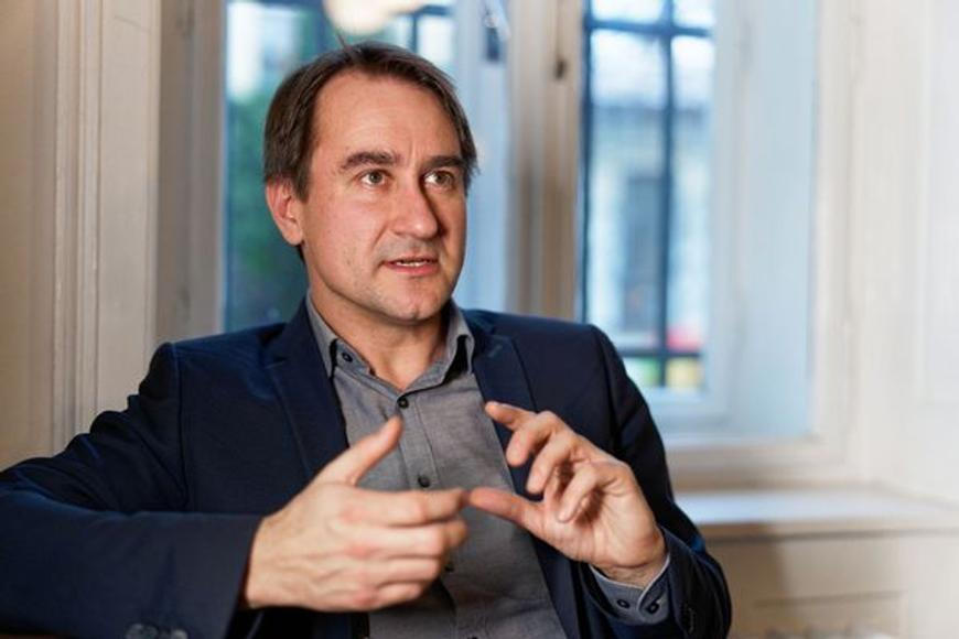 Proč jsme tak „osamělí a rozhádaní“? Vyšla čtivá kniha se smrtelně vážným poselstvím