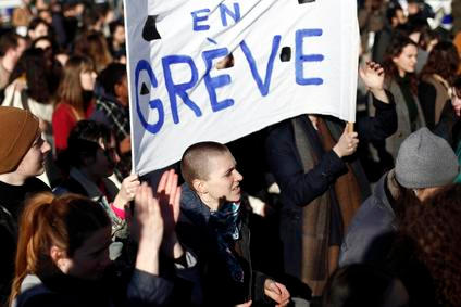Demonstrace proti plánům francouzského prezidenta Emmanuela Macrona na reformu důchodového systému v Paříži. Ilustrační foto.