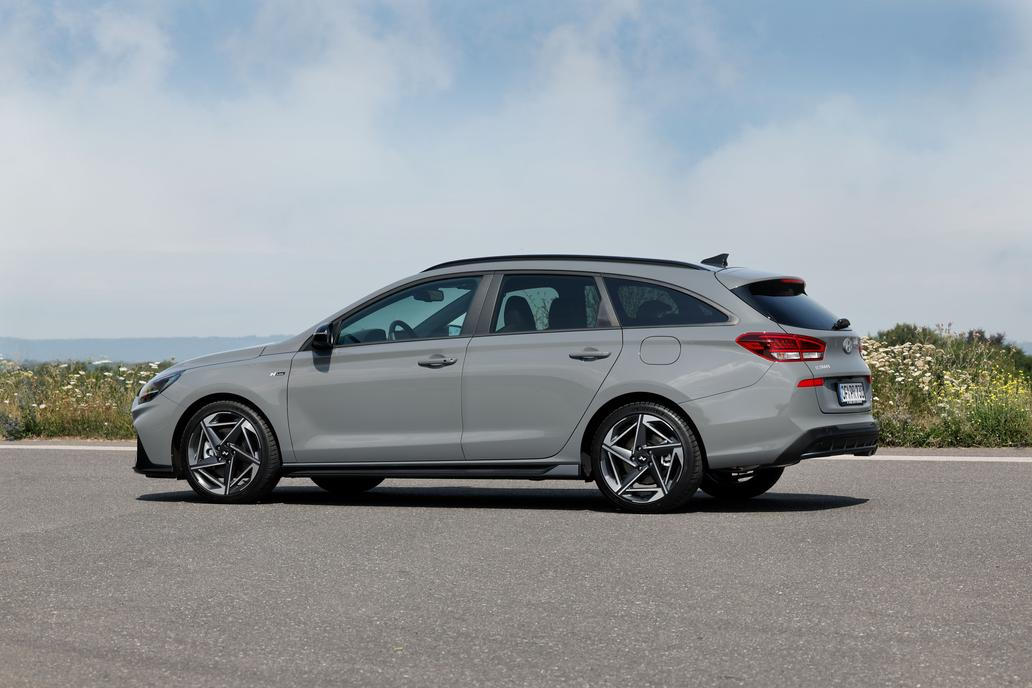 Hyundai aktuálně zlevnil i30 Kombi na částku od 489 990 korun. Jde o verzi s litrovým tříválcem s 88 kW a manuální šestistupňovou převodovkou. Jedná se tak o nejlevnější nové kombi na českém trhu.