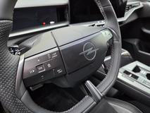 ... ale laciný vypouklý střed s levným lesklým plastem.