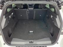 Oproti základní elektrické předokolce má čtyřkolka menší kufr se 485 litry.