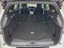 Po sklopení sedadel vznikne rovná ložná plocha a objem 1580 litrů.