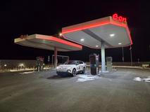 Jenomže Grandland zatím postrádá předehřev baterie, takže nabíjecí křivka není moc dobrá a stání dokonce na 400kW nabíječce zdánlivě nekonečné. Z 30 na 80 procent se auto nabíjí půl hodiny.