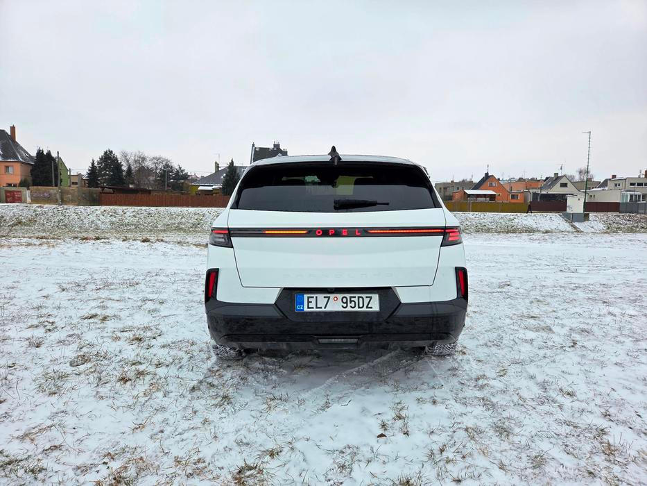Elektrickou čtyřkolku dává Opel Grandland za 1,3 milionu korun, o necelých 200 tisíc korun dráž než vrcholnou elektrickou předokolku.