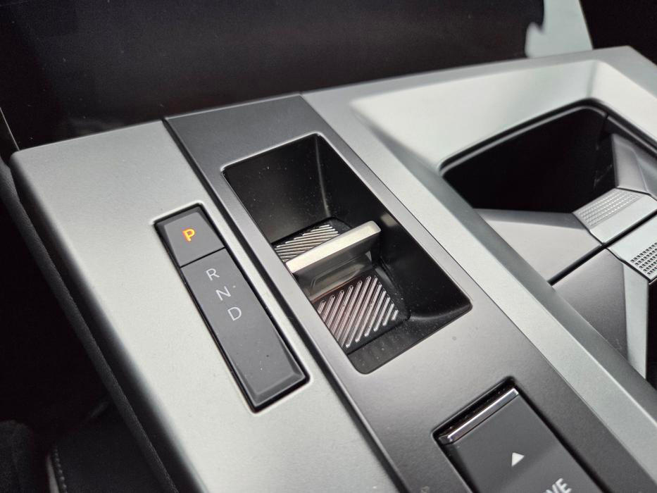 Volič automatu je stejný jako u dalších modelů koncernu Stellantis.