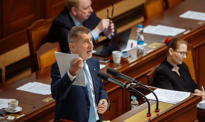 Mimořádná schůze sněmovny k vydání Andreje Babiše a Tomia Okamury