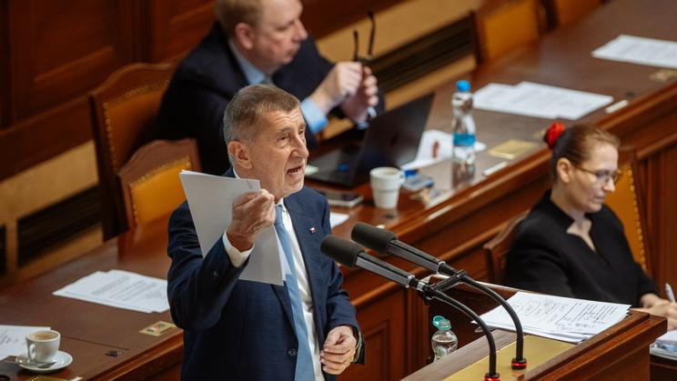 Mimořádná schůze sněmovny k vydání Andreje Babiše a Tomia Okamury