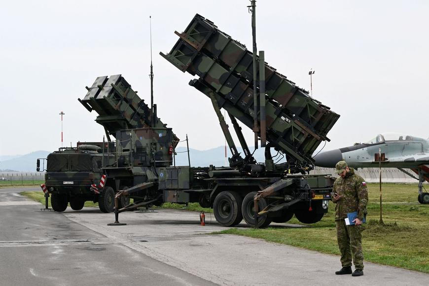 Tyhle rakety mohou zachránit Kyjev. Proč spojenec z NATO váhá s pomocí?