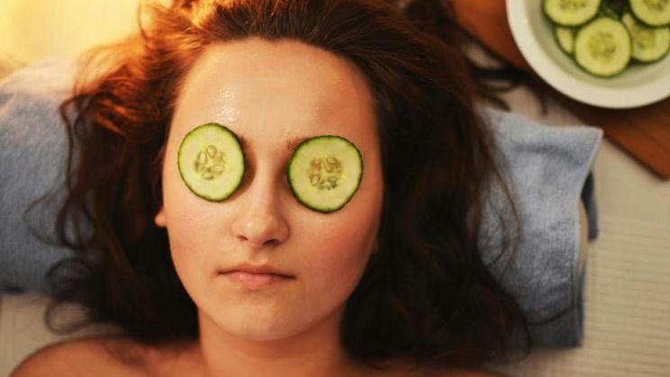 Někdy může být nejlepším anti-agingovým krokem něco mnohem jednoduššího než nový krém nebo doplněk stravy: méně stresu. A méně lidí, kteří ho způsobují.